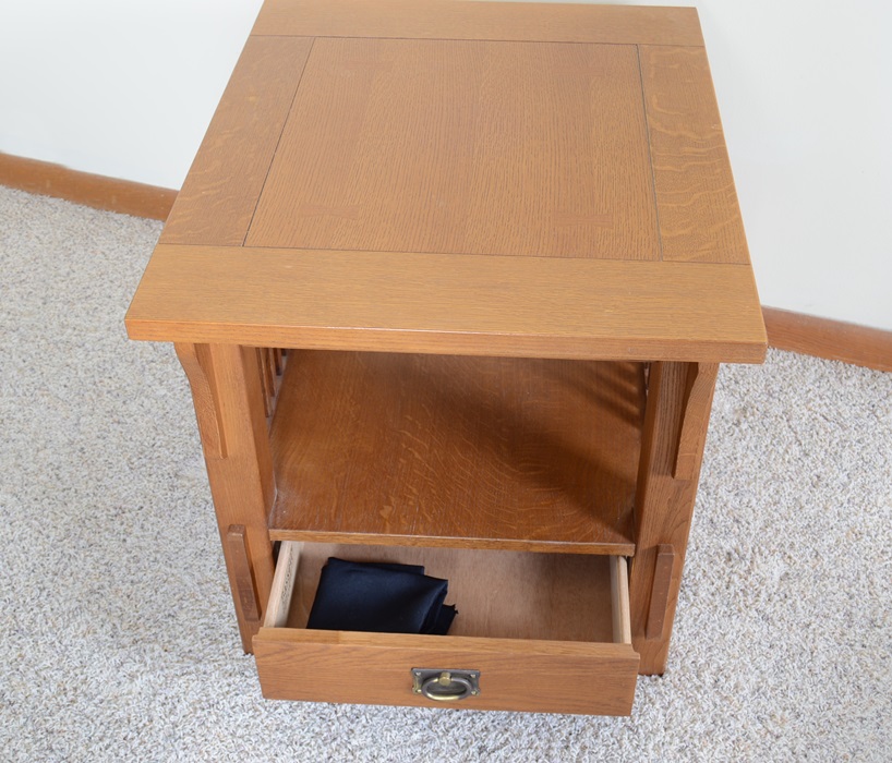 Bassett Oak Mission Style End Table EBTH